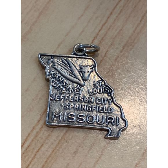 .925 State of Missouri Silver Jewelry Charm #travel - Picture 1 of 3